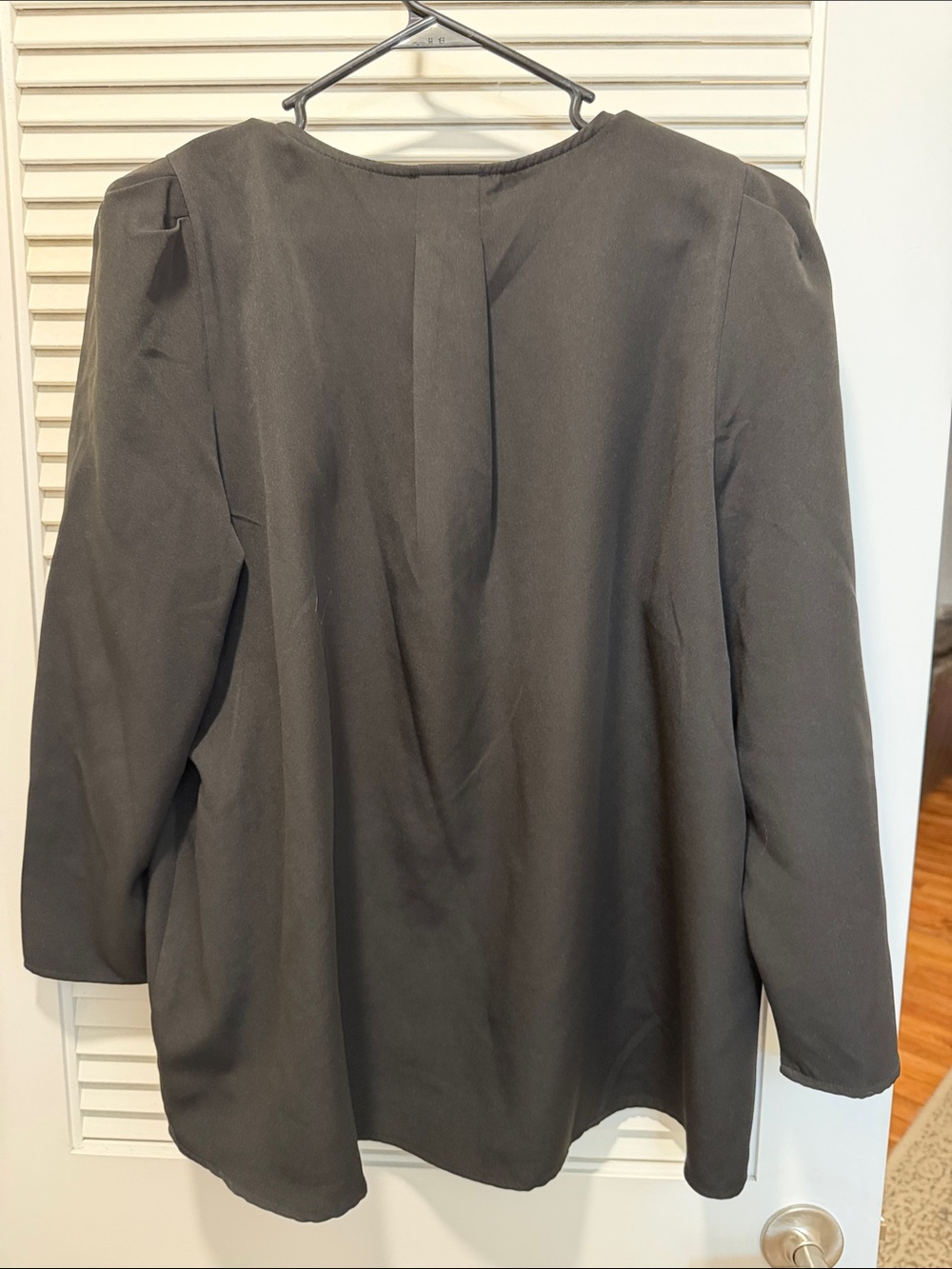 Tuckernuck Black V-Neck Long Sleeve Tunic - Picture 3 of 3